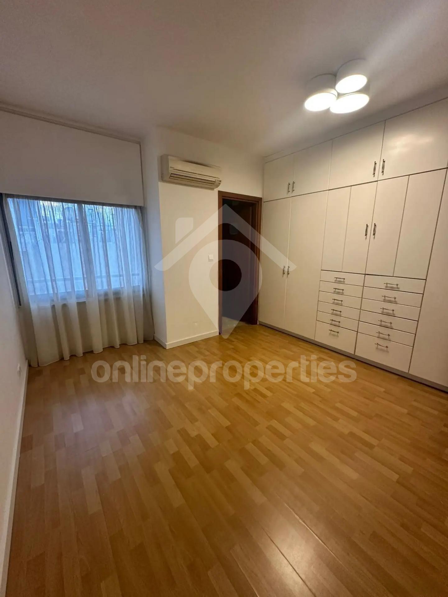 To change image, hover mouse over thumbnails below