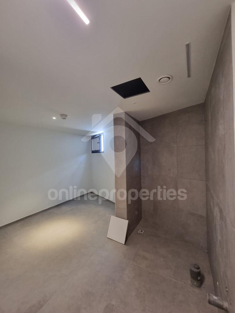 To change image, hover mouse over thumbnails below