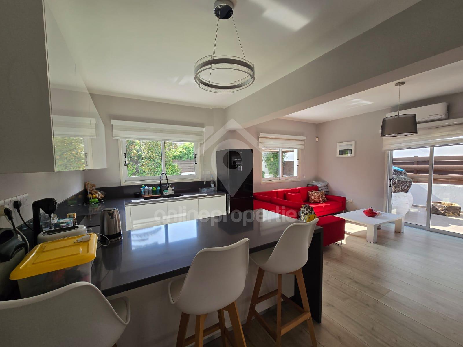 To change image, hover mouse over thumbnails below