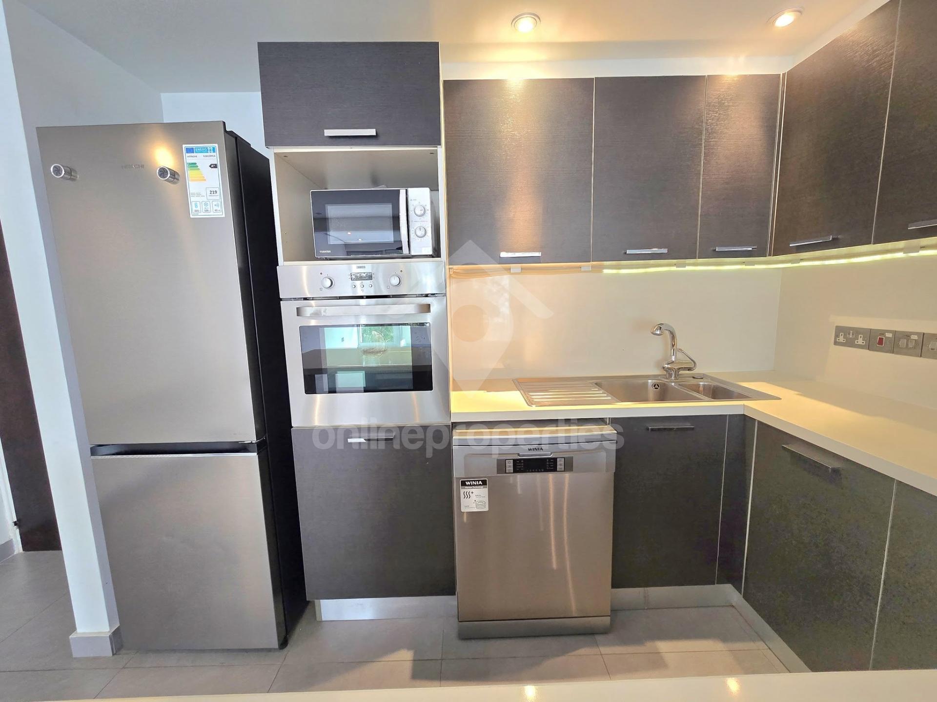 To change image, hover mouse over thumbnails below