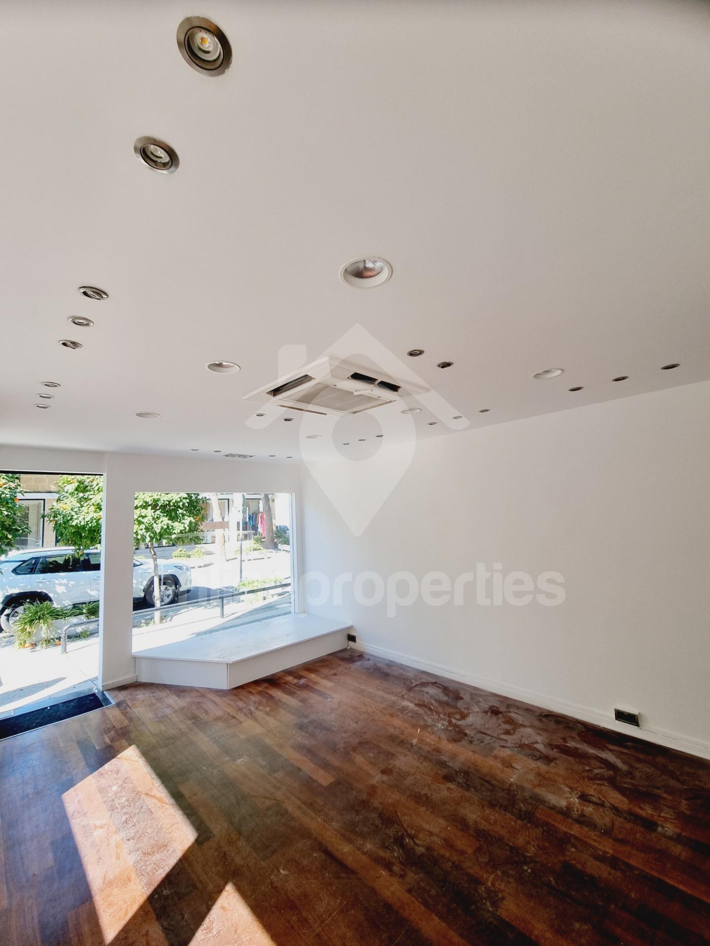 To change image, hover mouse over thumbnails below