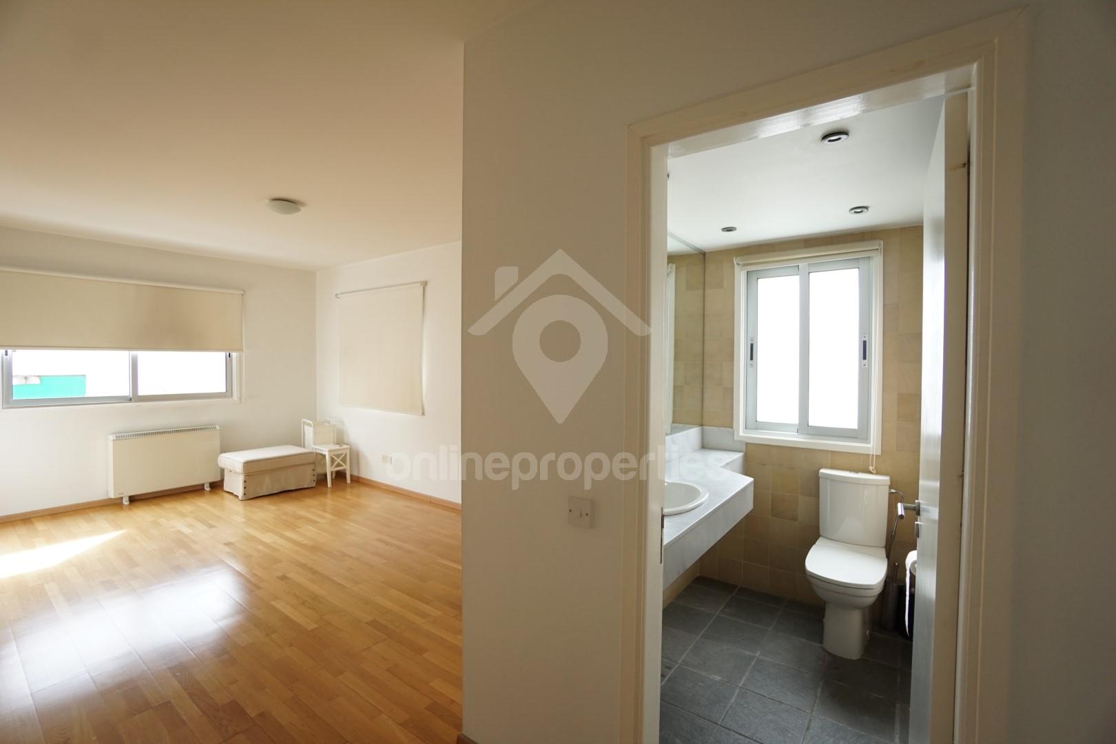 To change image, hover mouse over thumbnails below