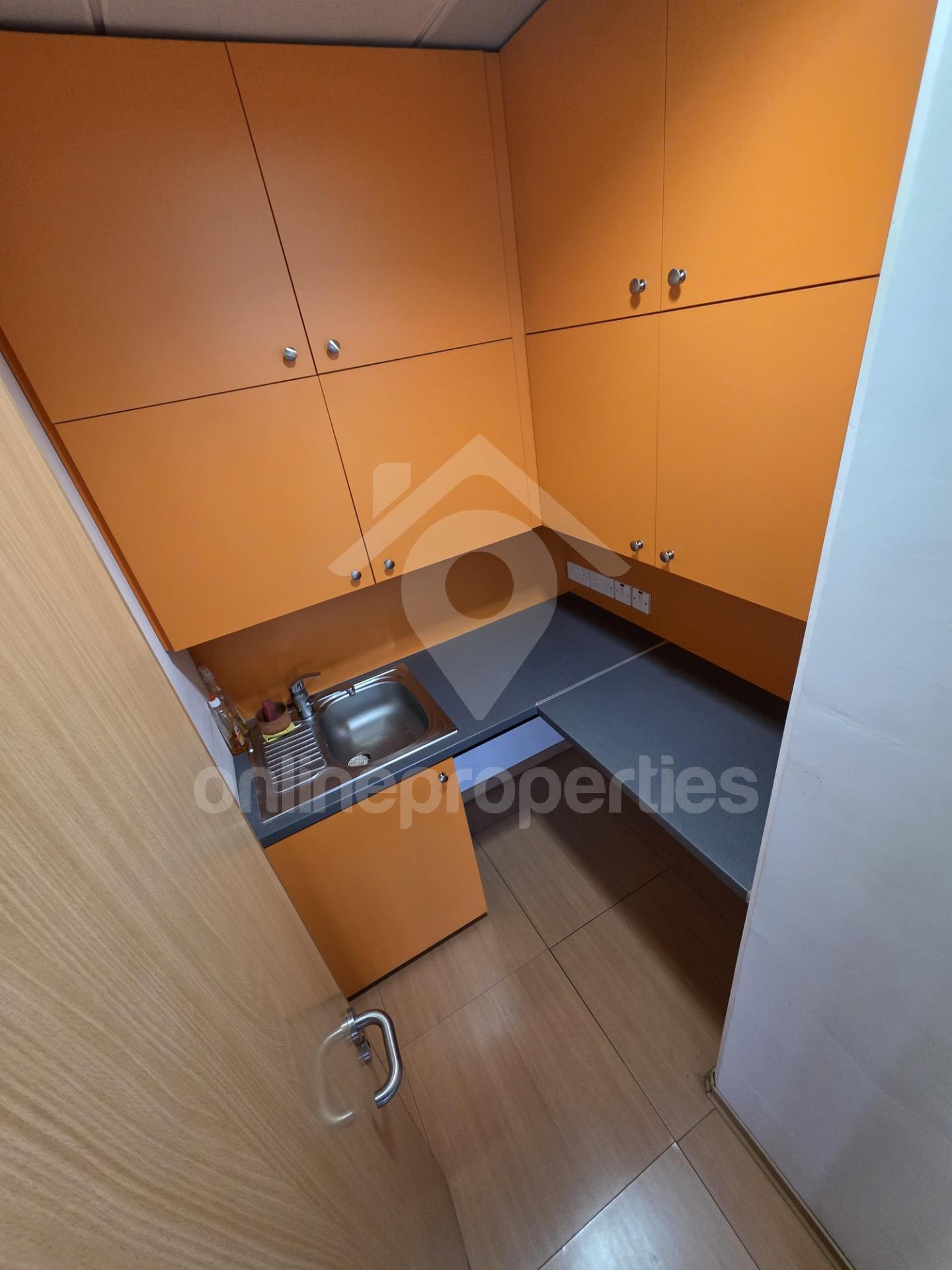 To change image, hover mouse over thumbnails below