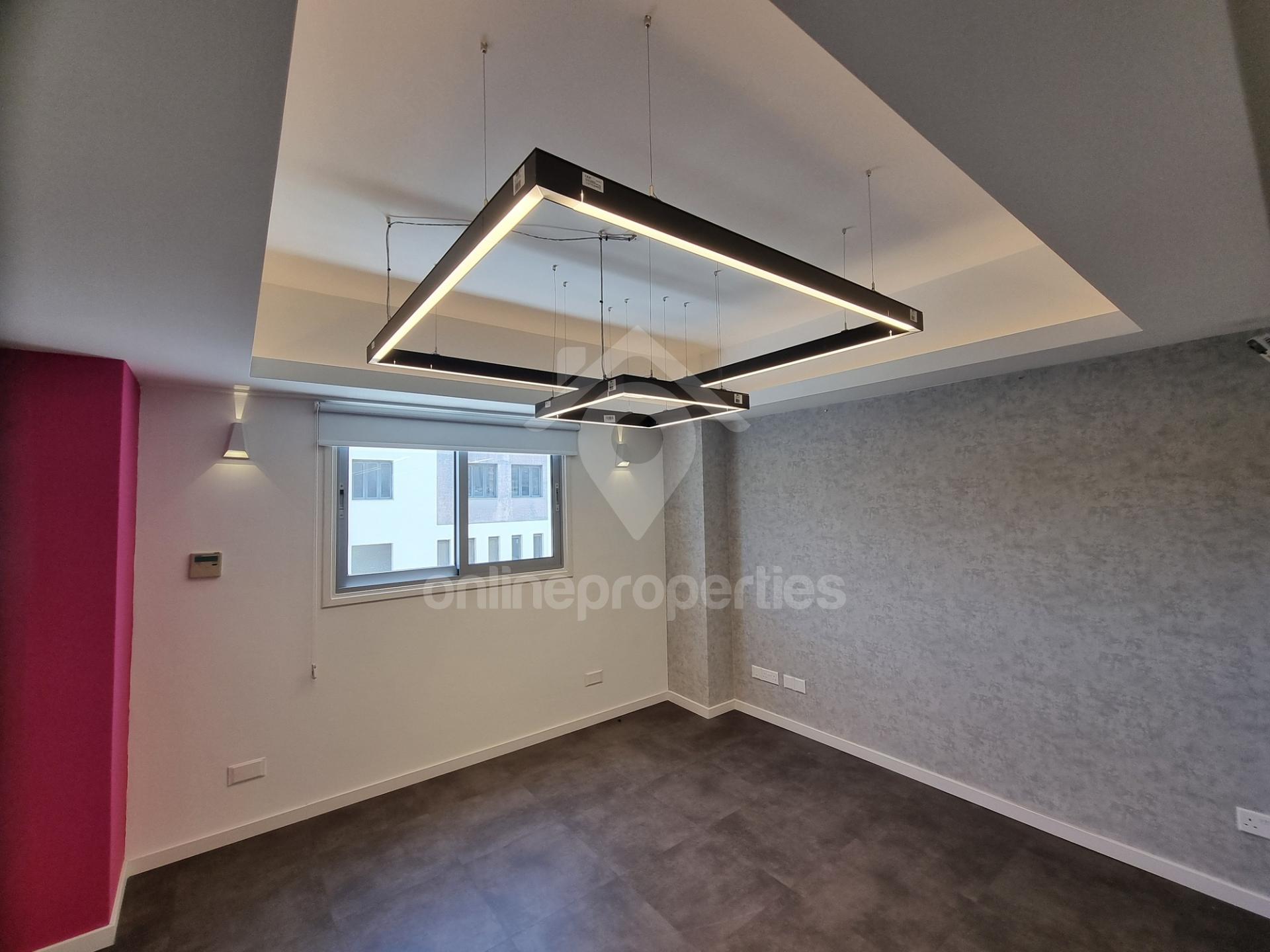 To change image, hover mouse over thumbnails below