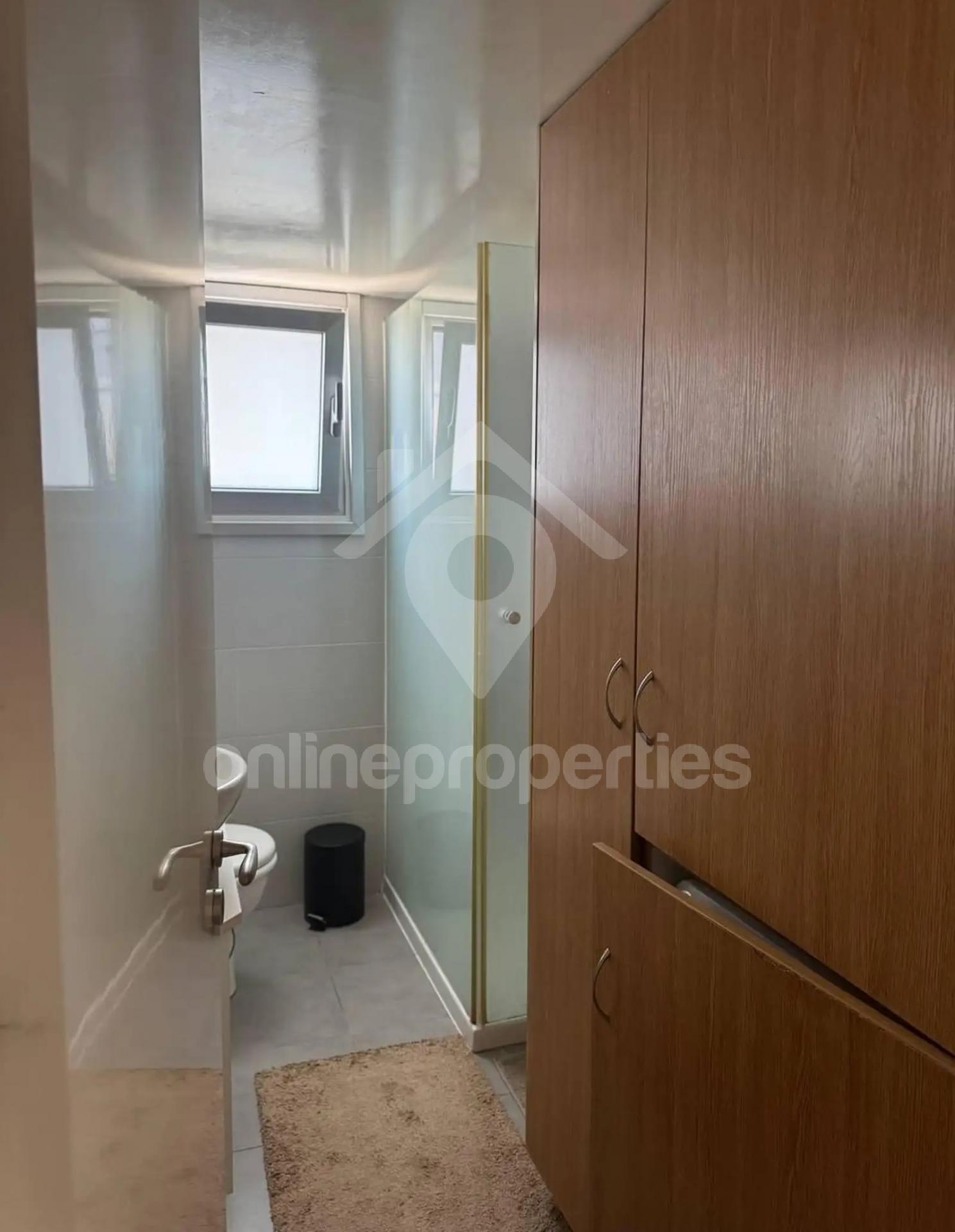 To change image, hover mouse over thumbnails below