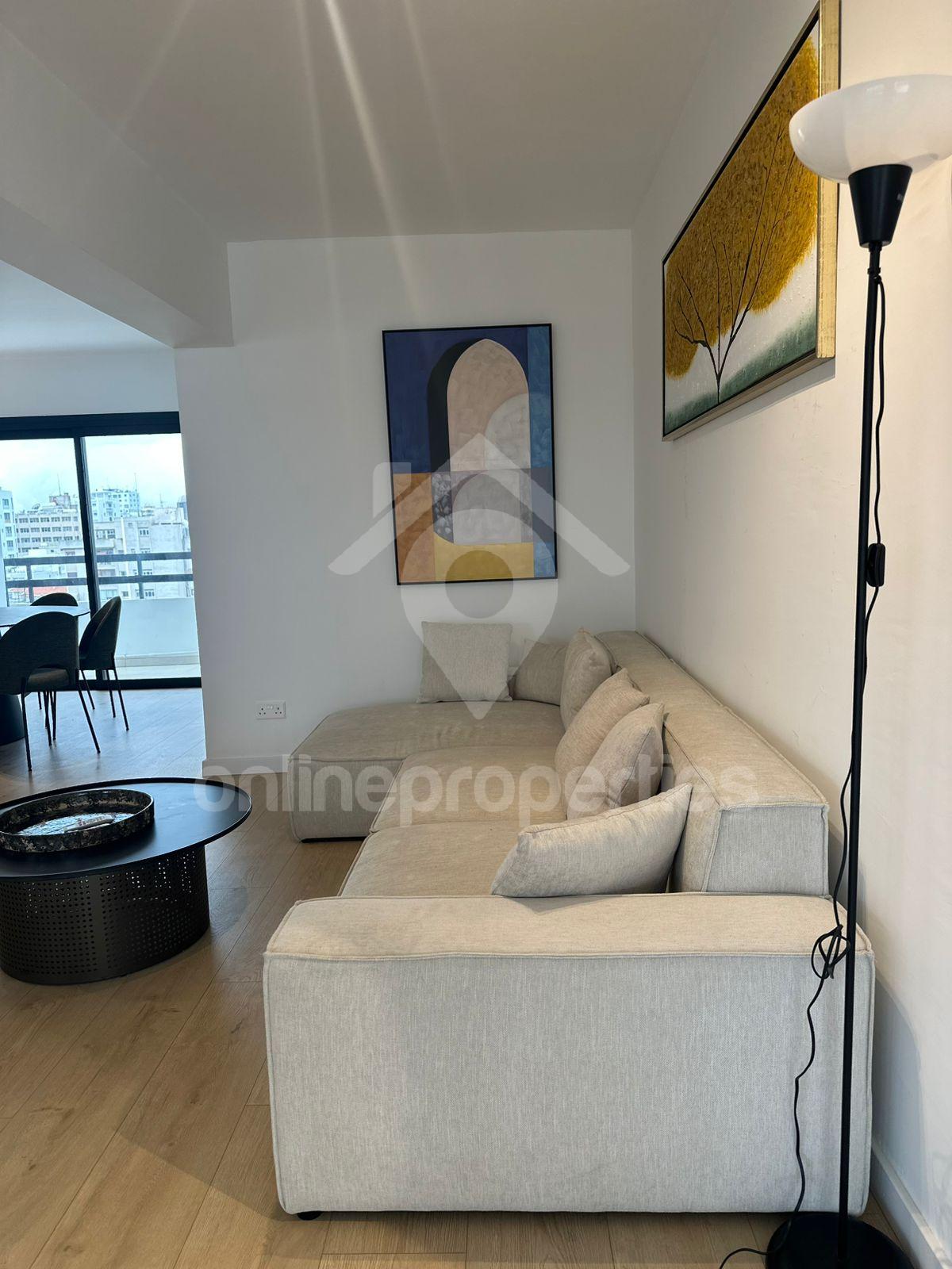 To change image, hover mouse over thumbnails below