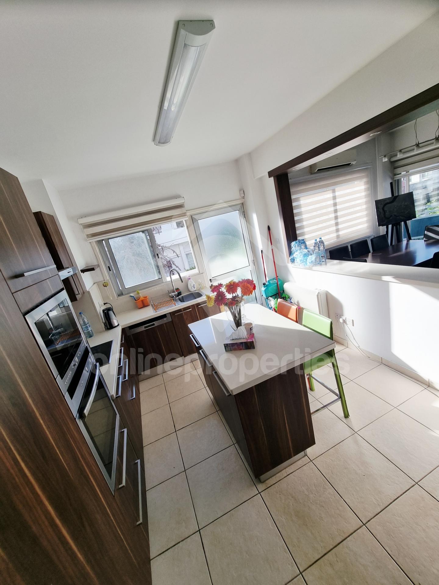 To change image, hover mouse over thumbnails below