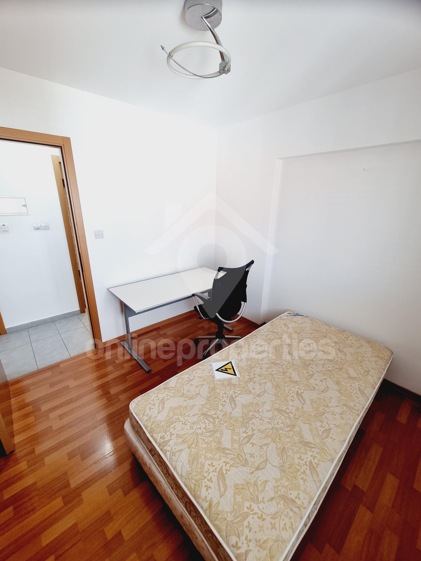 To change image, hover mouse over thumbnails below