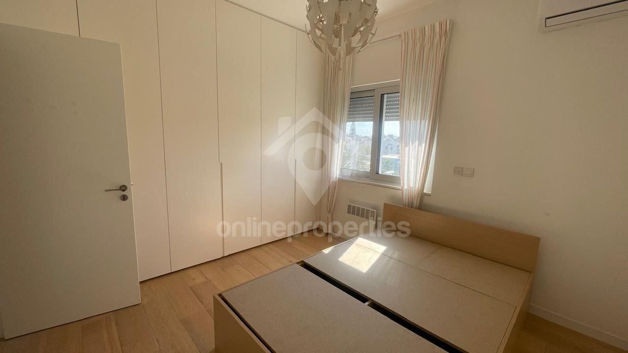 To change image, hover mouse over thumbnails below