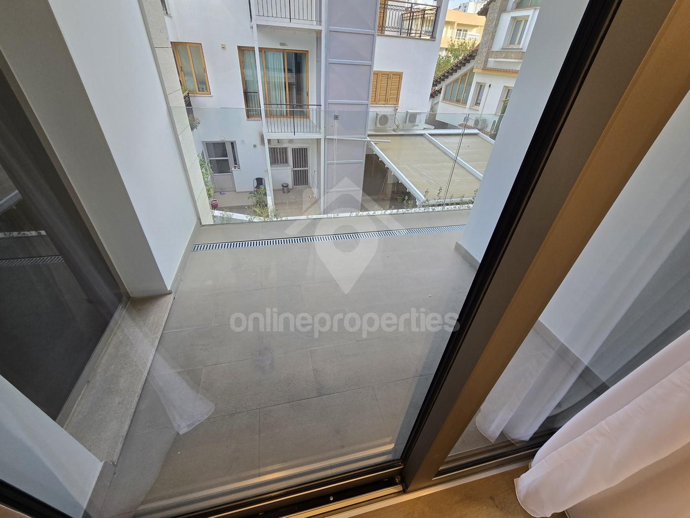 To change image, hover mouse over thumbnails below