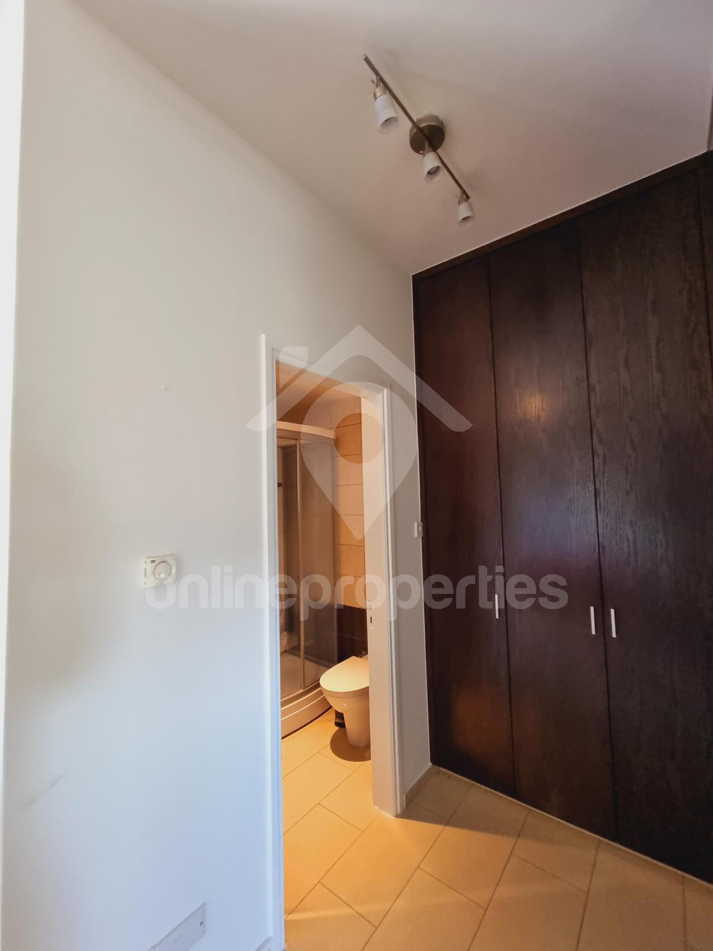 To change image, hover mouse over thumbnails below