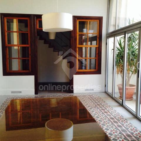 To change image, hover mouse over thumbnails below