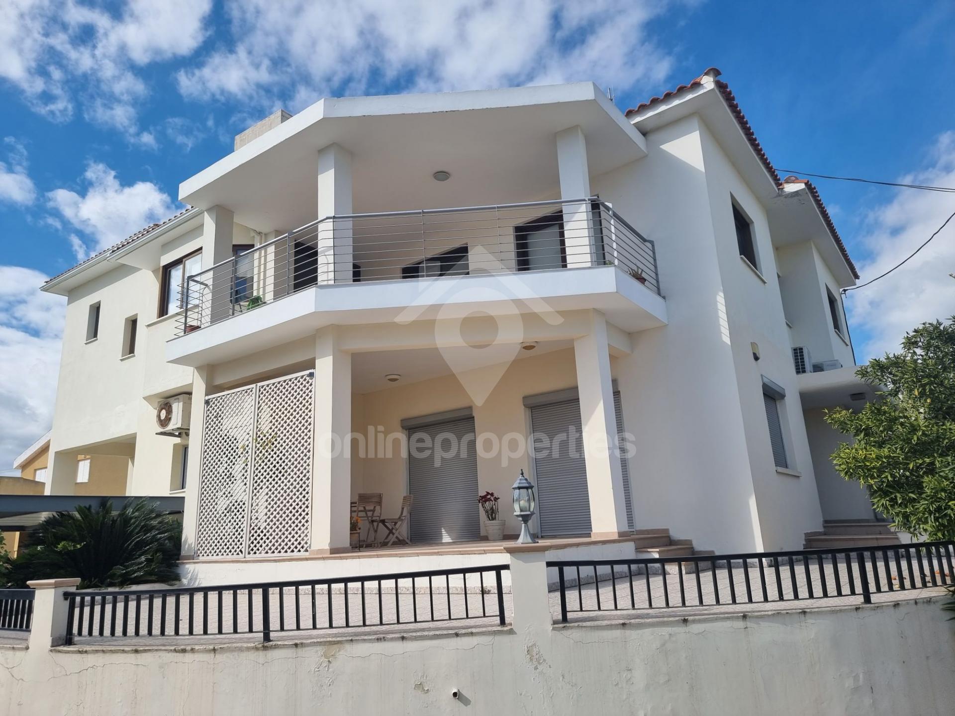 To change image, hover mouse over thumbnails below