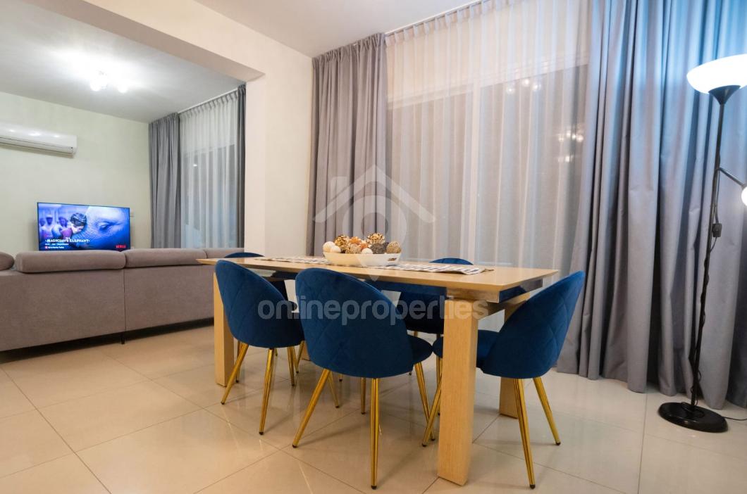 To change image, hover mouse over thumbnails below