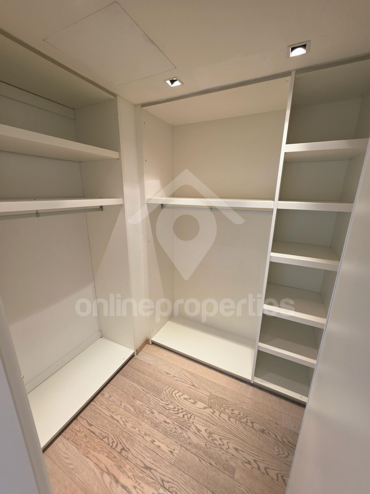 To change image, hover mouse over thumbnails below