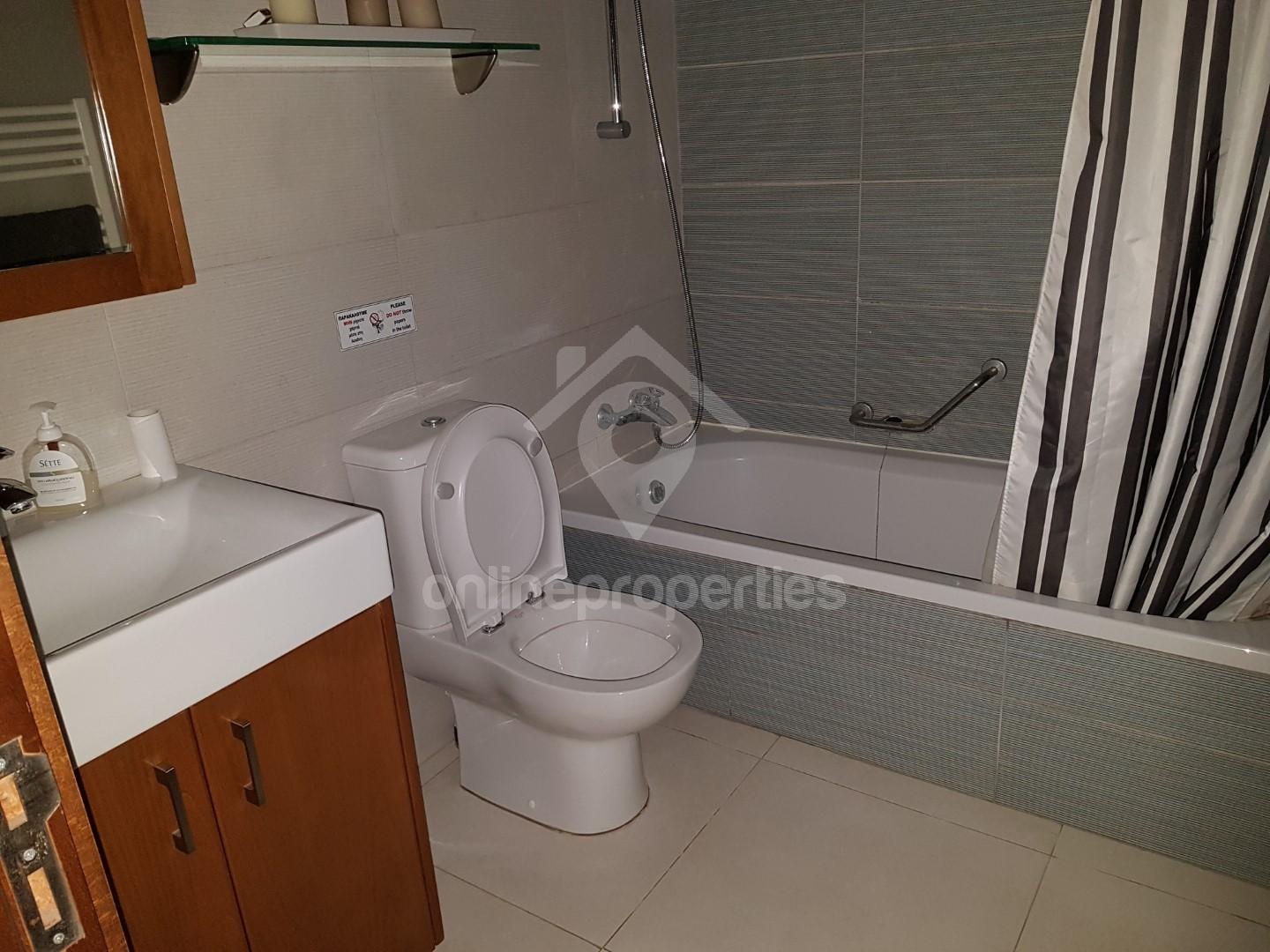 To change image, hover mouse over thumbnails below