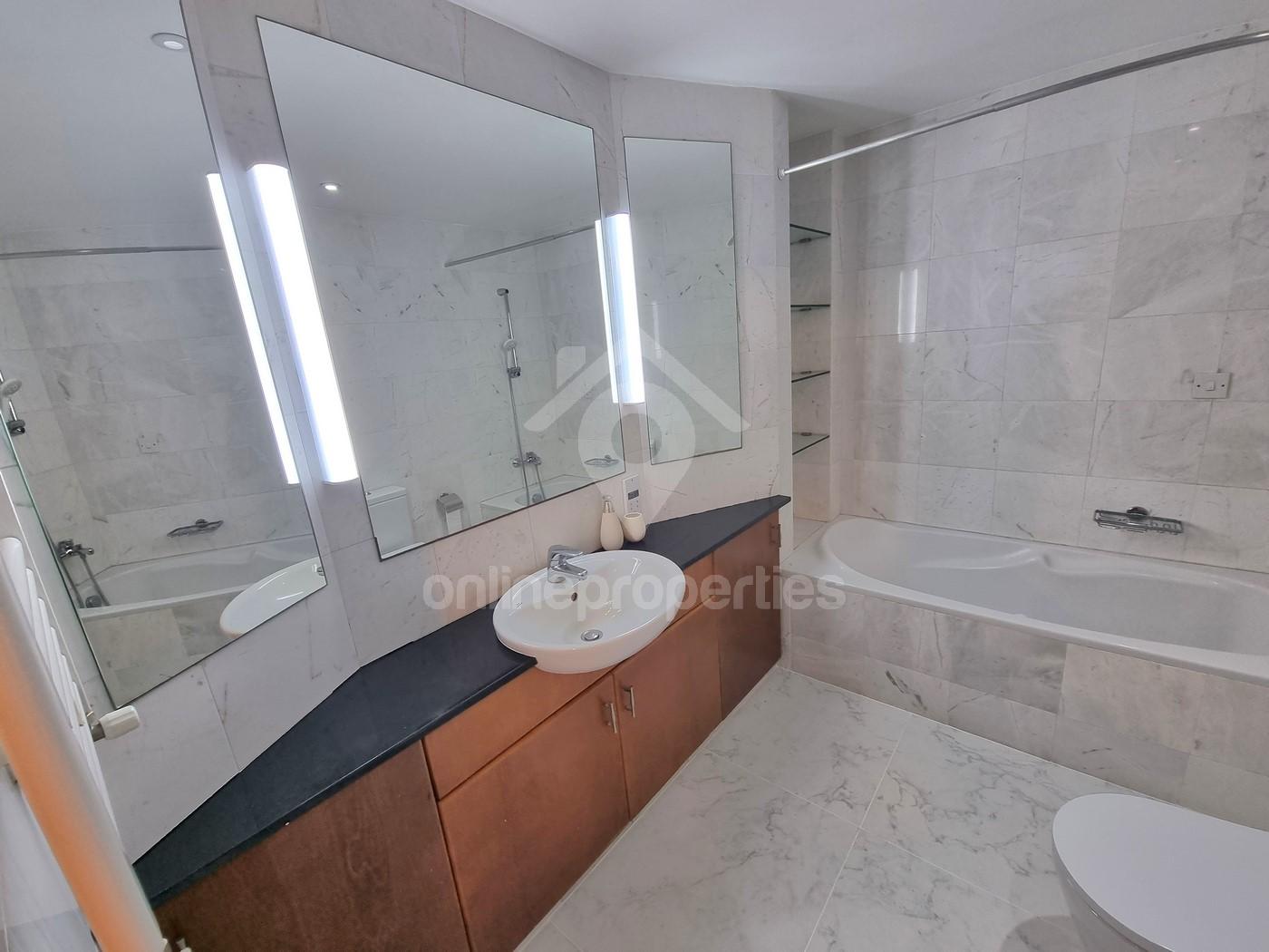 To change image, hover mouse over thumbnails below