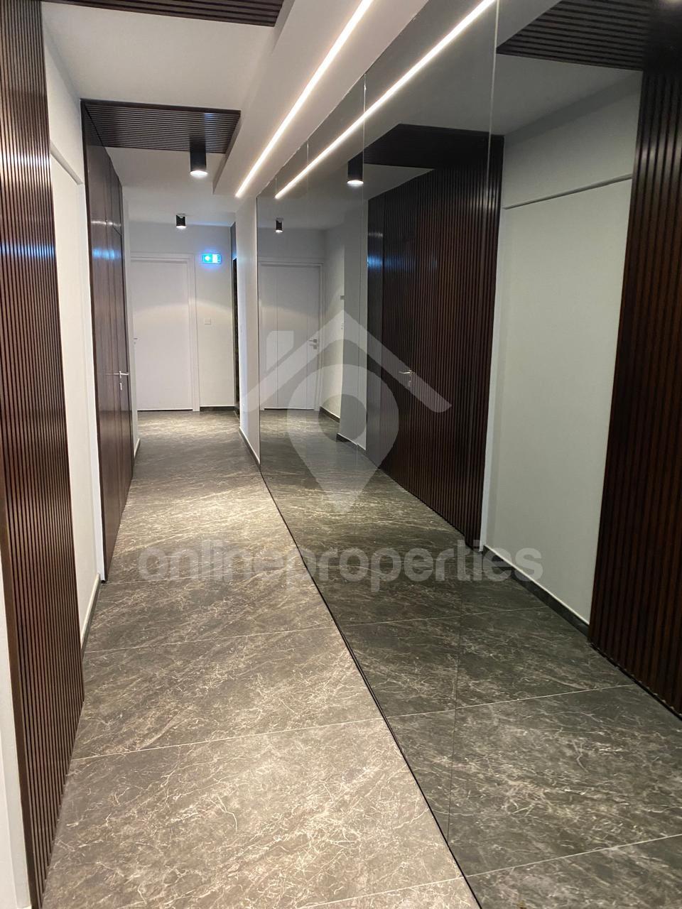 To change image, hover mouse over thumbnails below