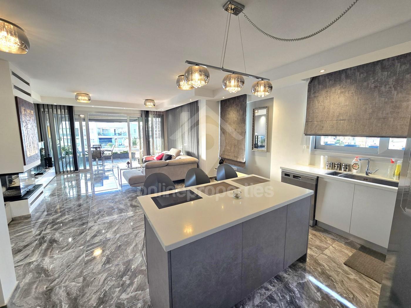 To change image, hover mouse over thumbnails below