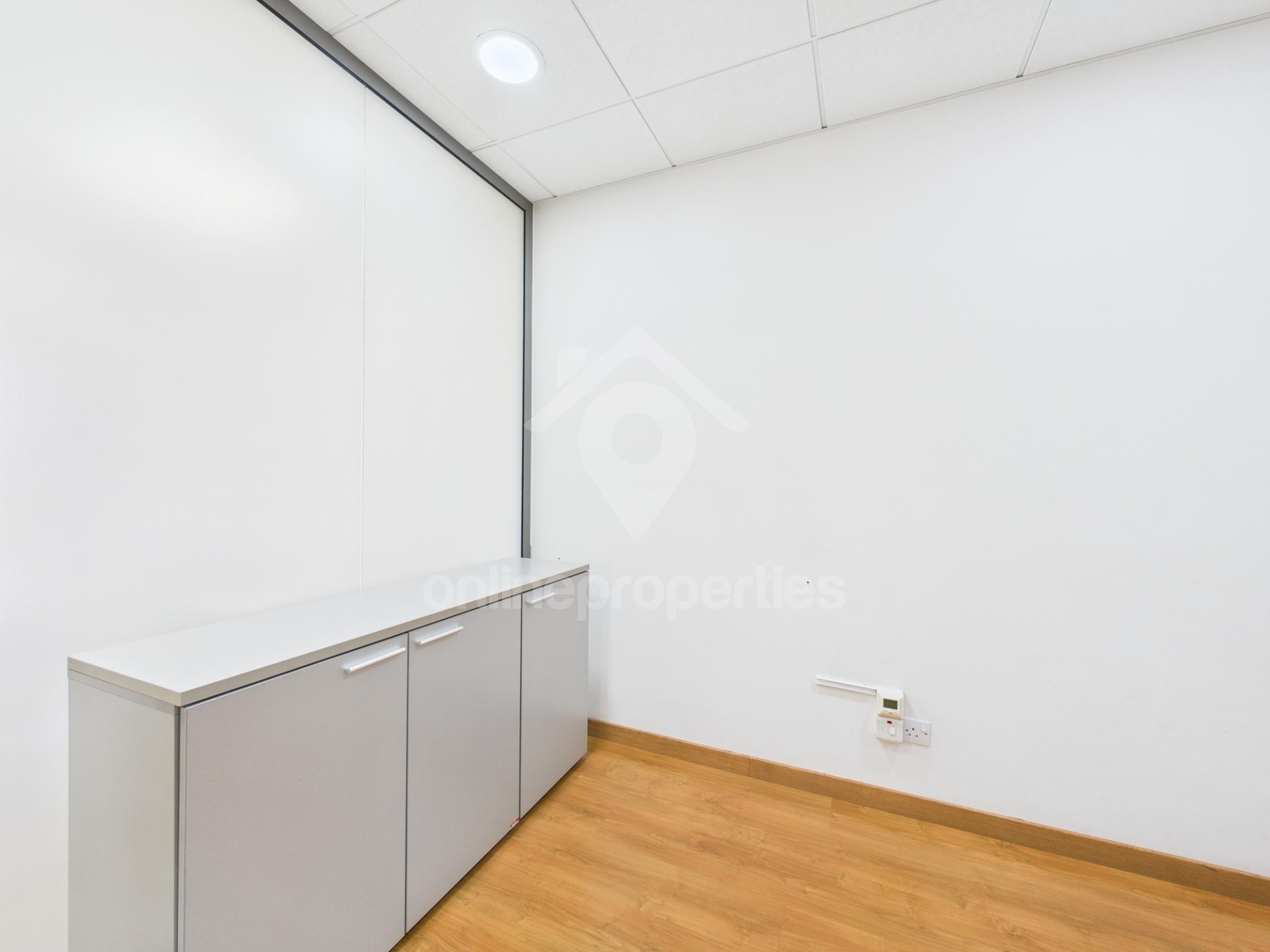 To change image, hover mouse over thumbnails below