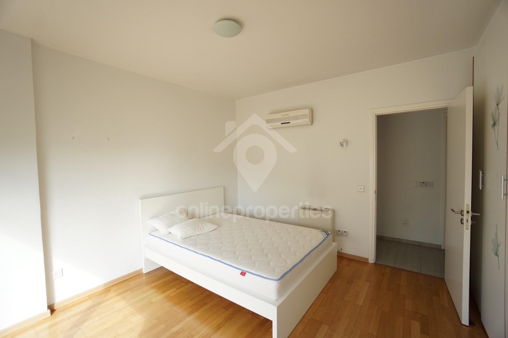 To change image, hover mouse over thumbnails below