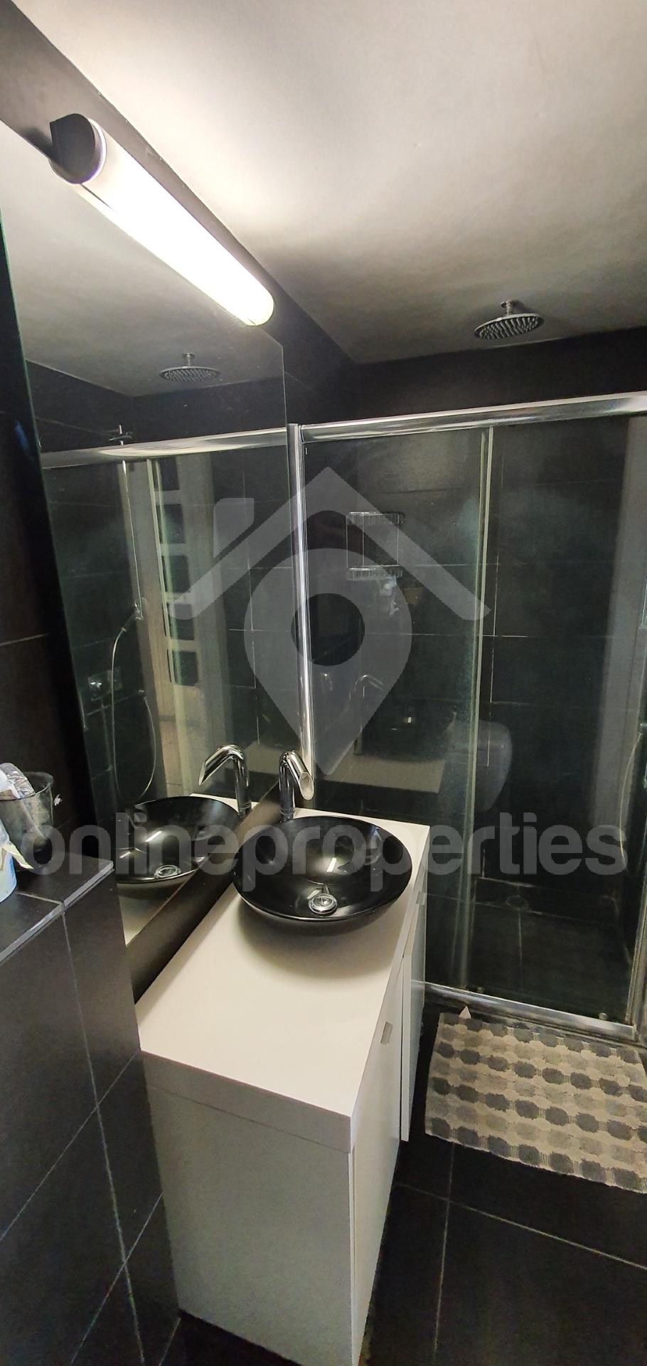 To change image, hover mouse over thumbnails below