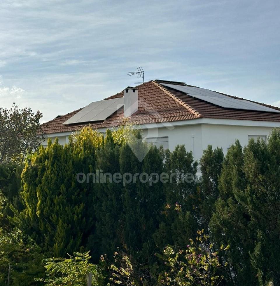 To change image, hover mouse over thumbnails below