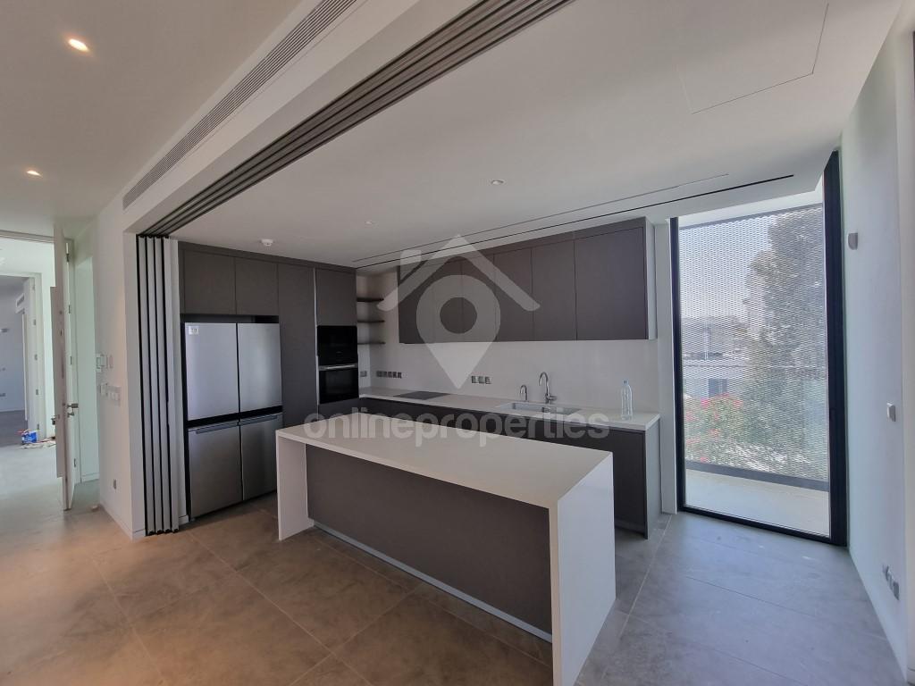 To change image, hover mouse over thumbnails below