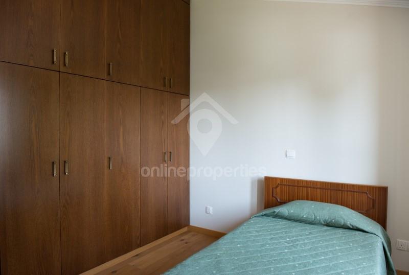 To change image, hover mouse over thumbnails below