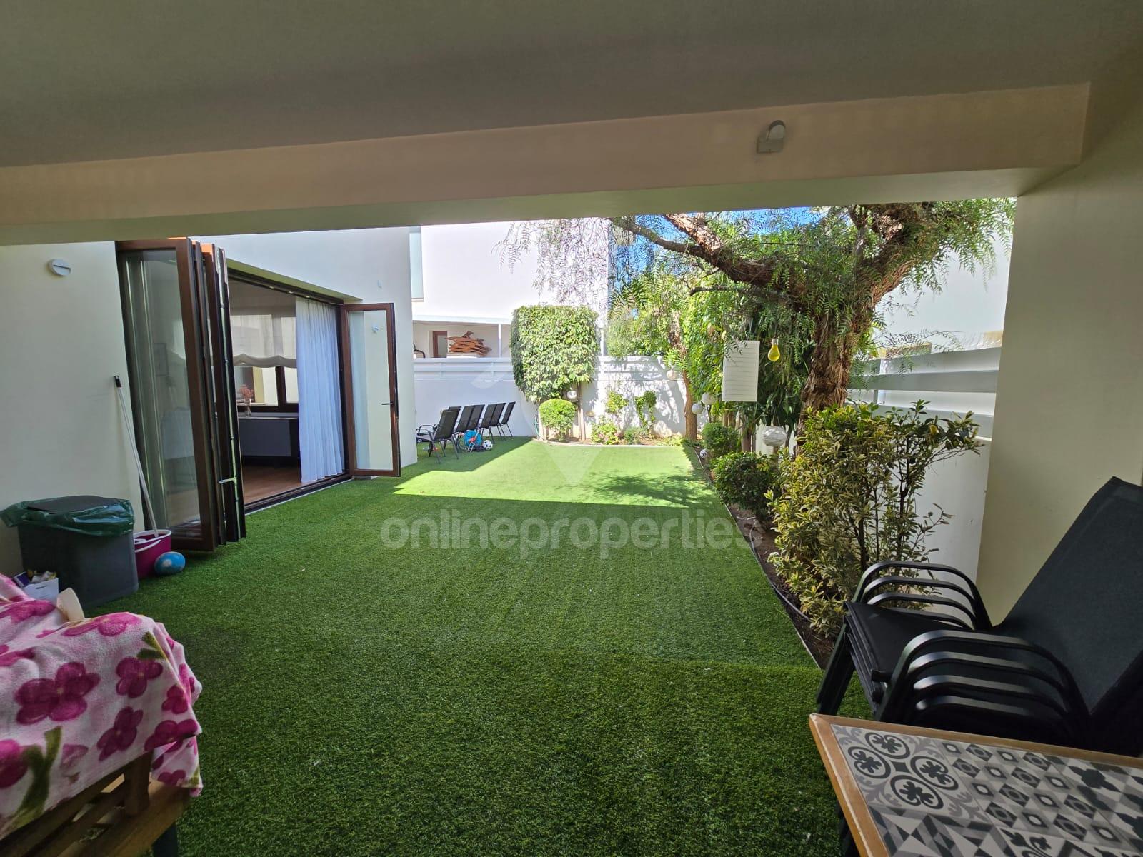 To change image, hover mouse over thumbnails below