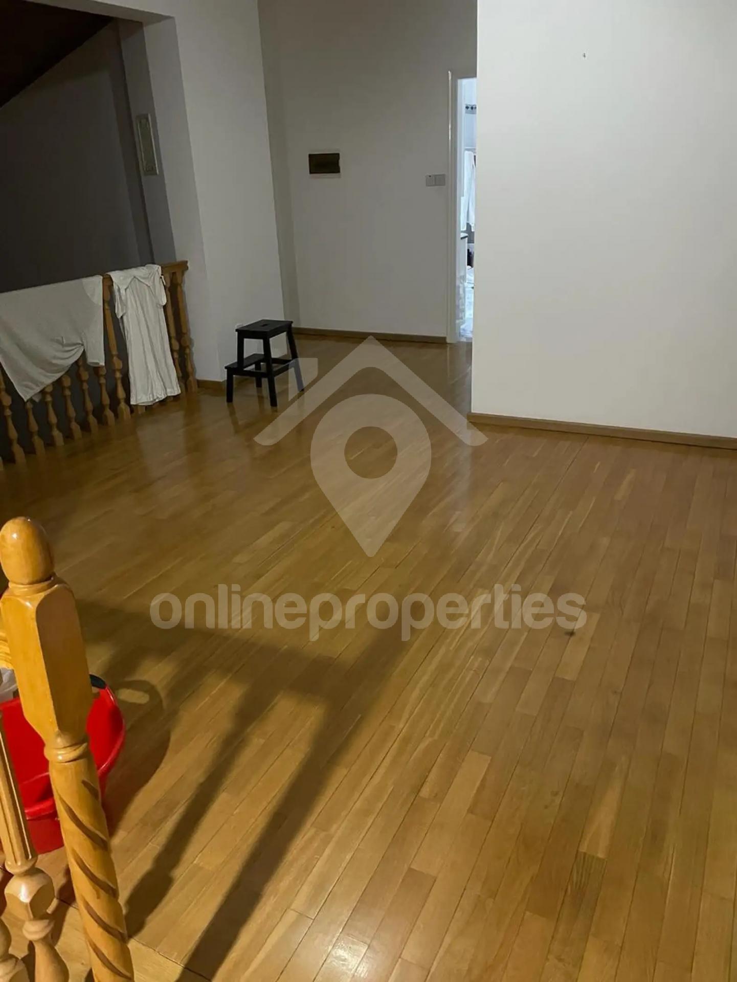 To change image, hover mouse over thumbnails below