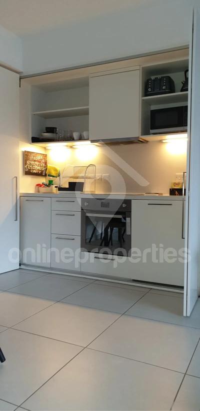 To change image, hover mouse over thumbnails below