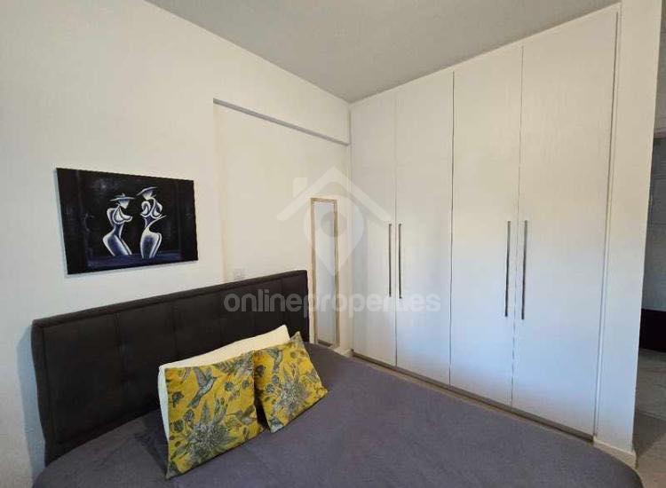 To change image, hover mouse over thumbnails below