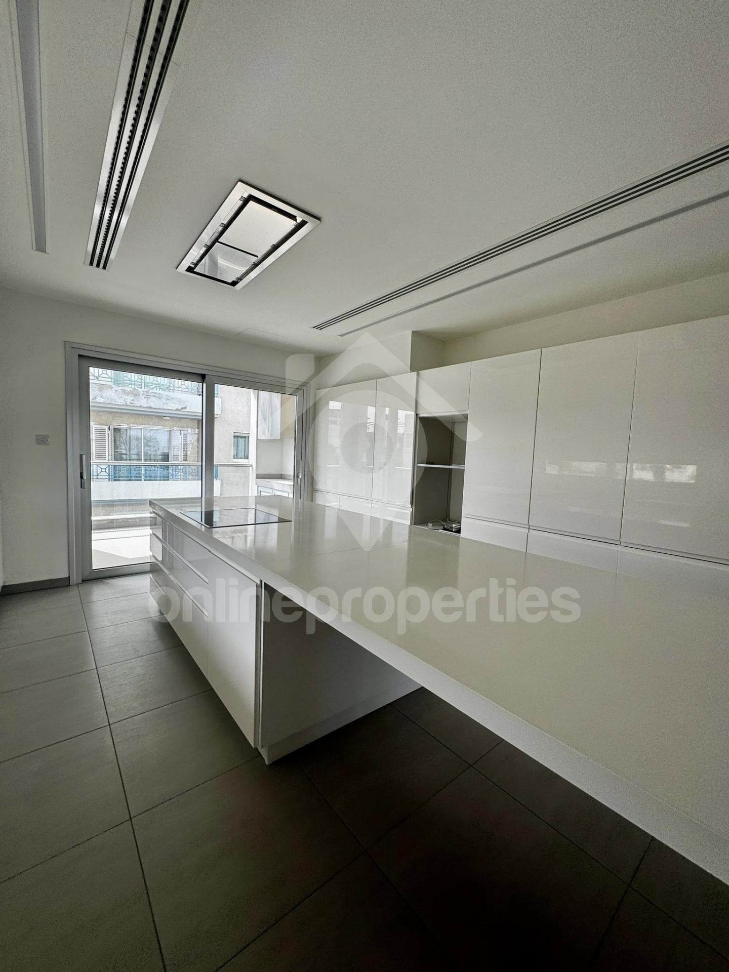 To change image, hover mouse over thumbnails below