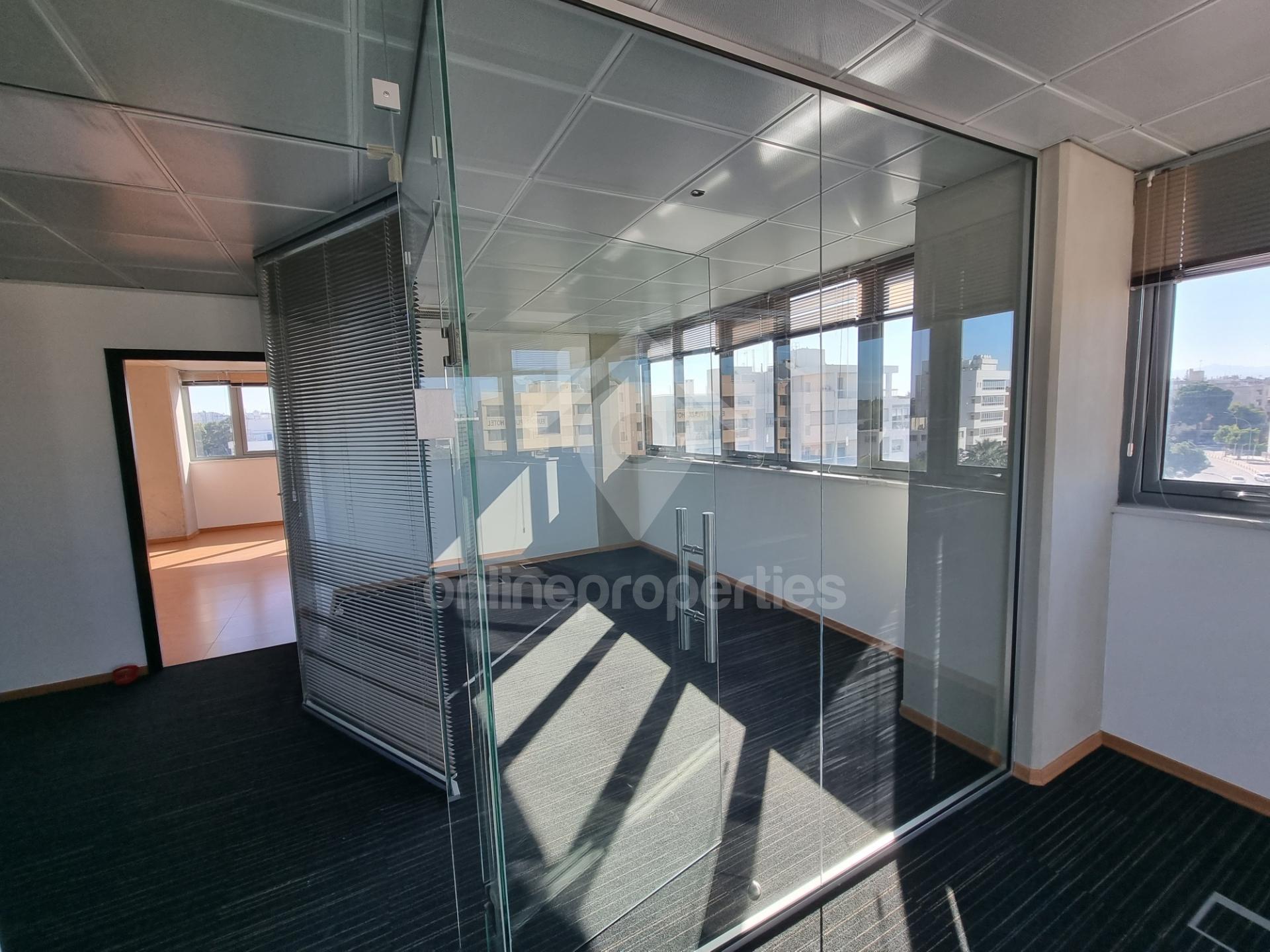 To change image, hover mouse over thumbnails below