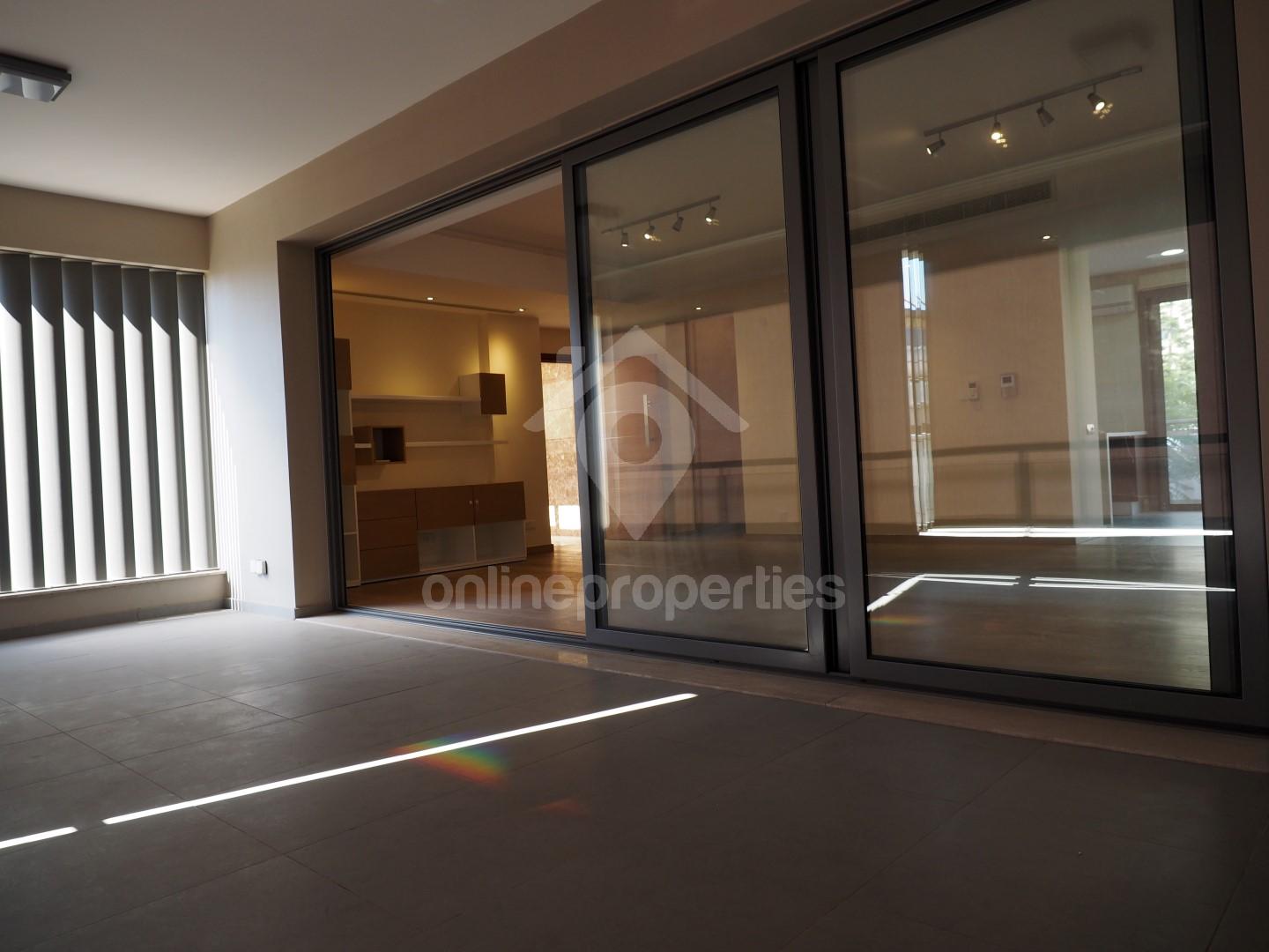 To change image, hover mouse over thumbnails below