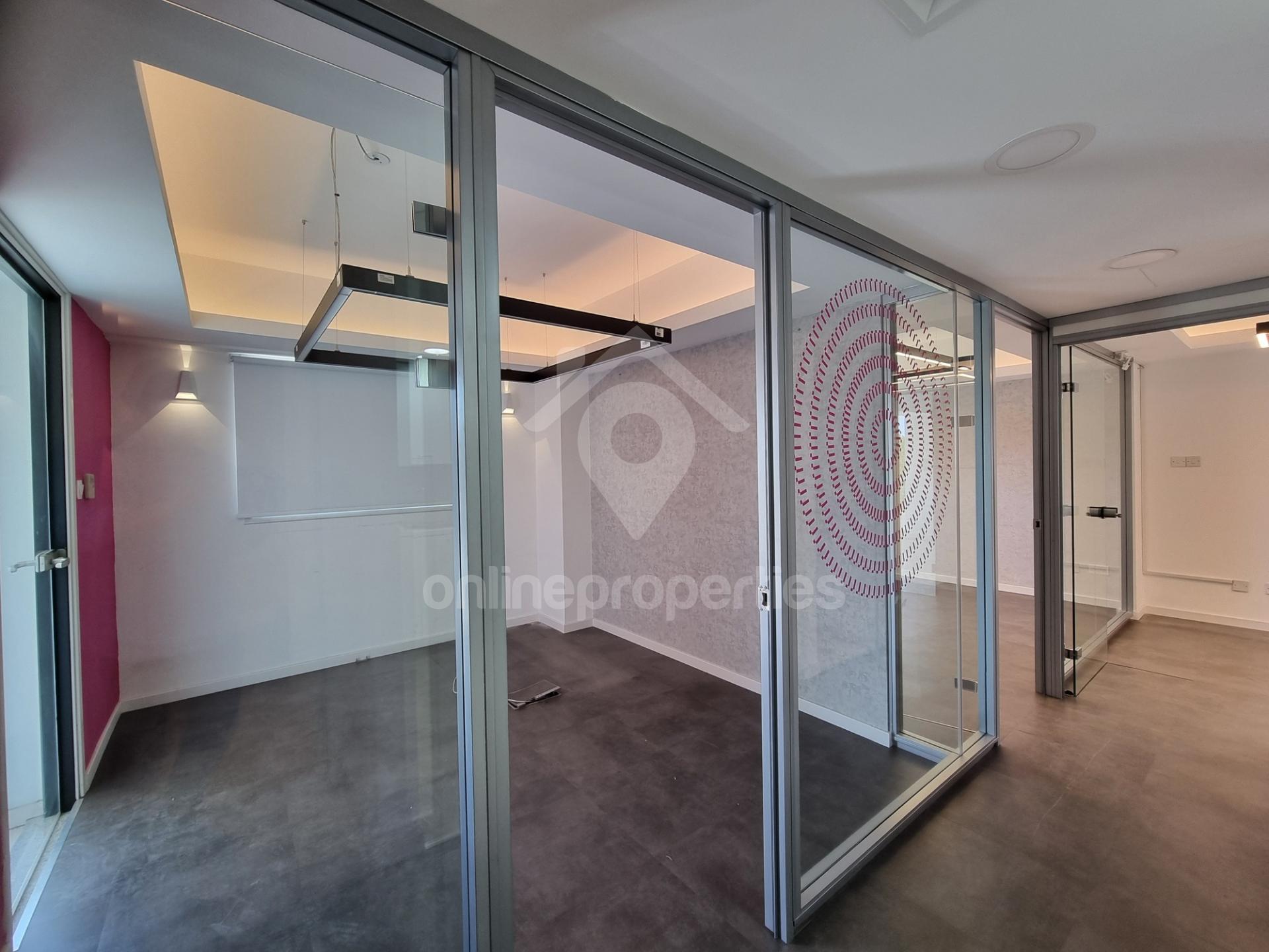 To change image, hover mouse over thumbnails below