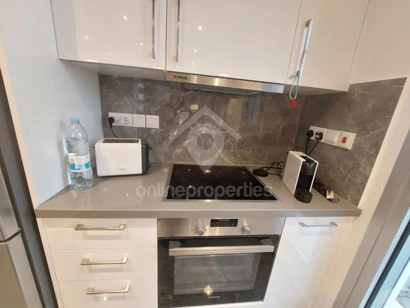 To change image, hover mouse over thumbnails below