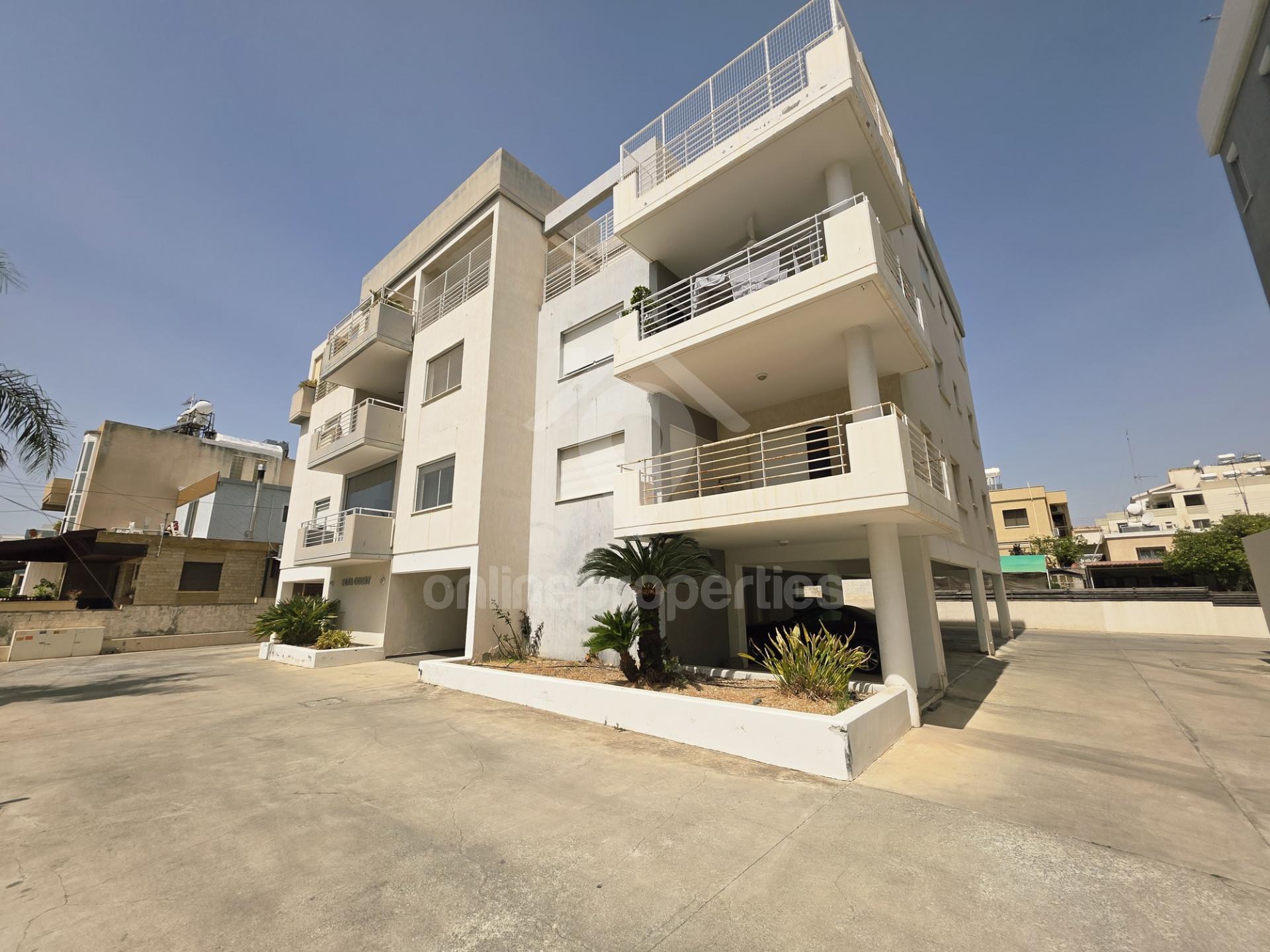 To change image, hover mouse over thumbnails below