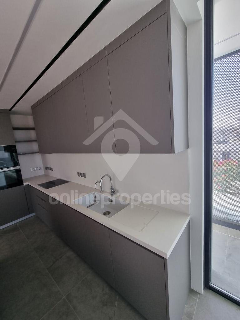 To change image, hover mouse over thumbnails below