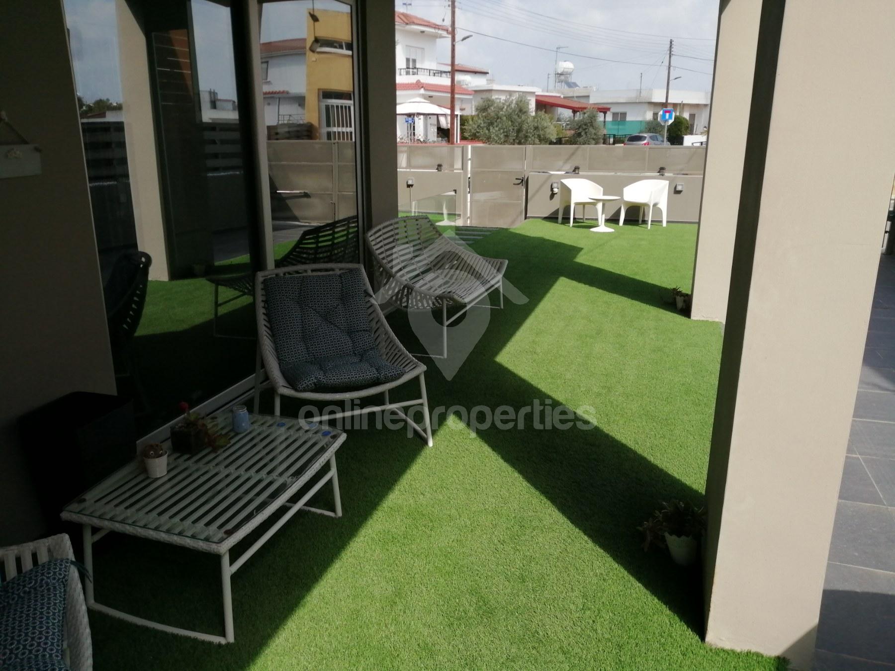 To change image, hover mouse over thumbnails below