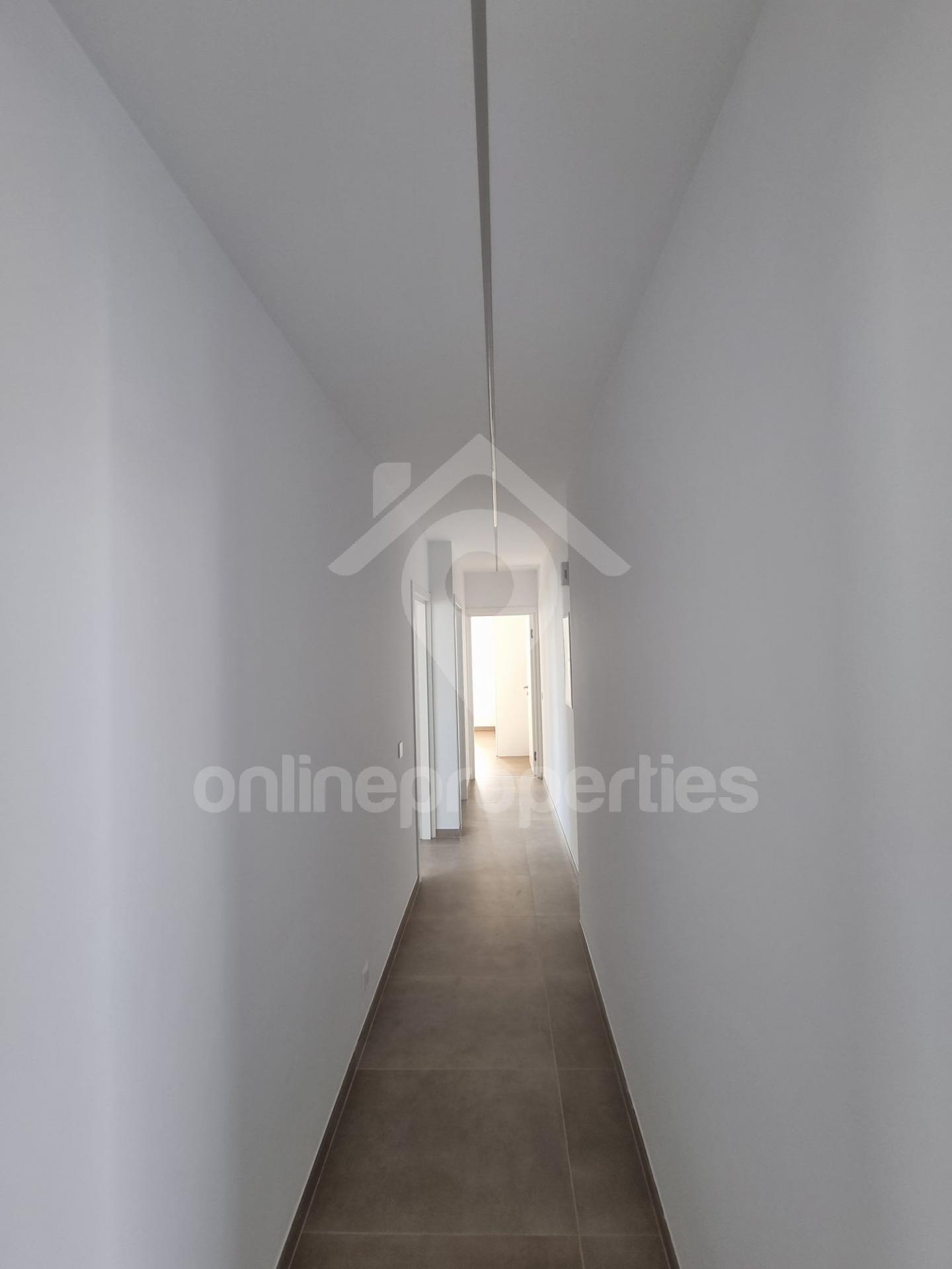 To change image, hover mouse over thumbnails below