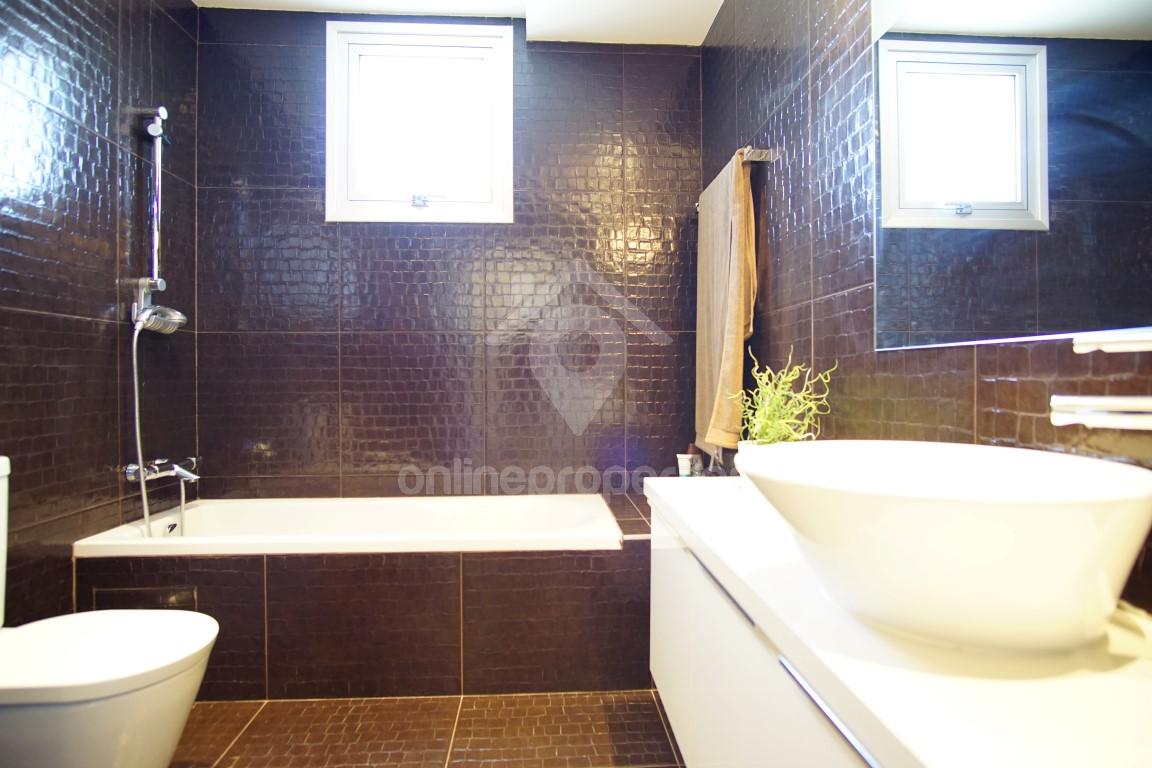 To change image, hover mouse over thumbnails below