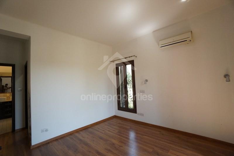 To change image, hover mouse over thumbnails below