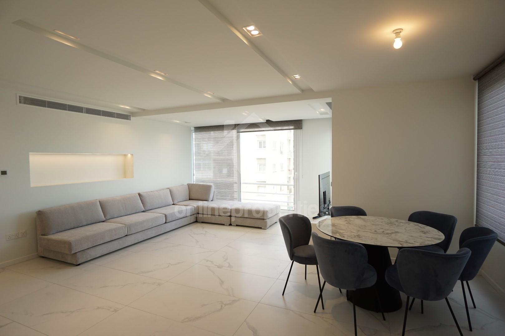 To change image, hover mouse over thumbnails below