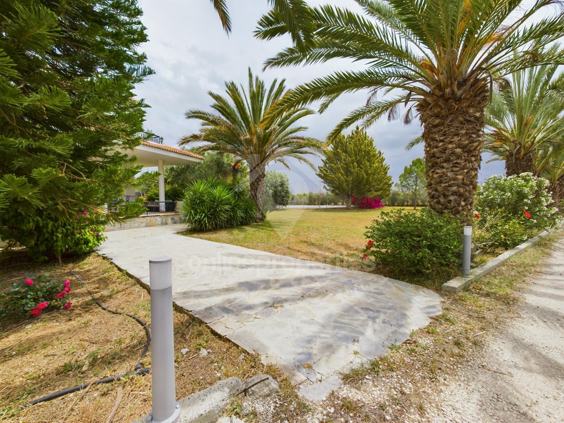 To change image, hover mouse over thumbnails below