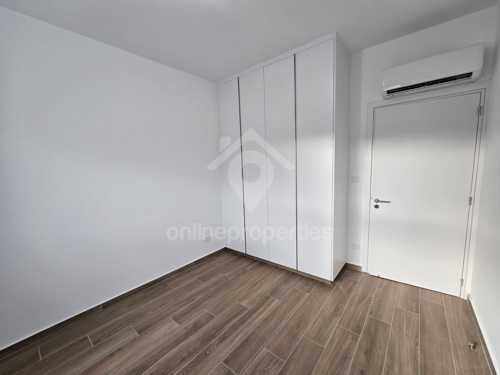 To change image, hover mouse over thumbnails below