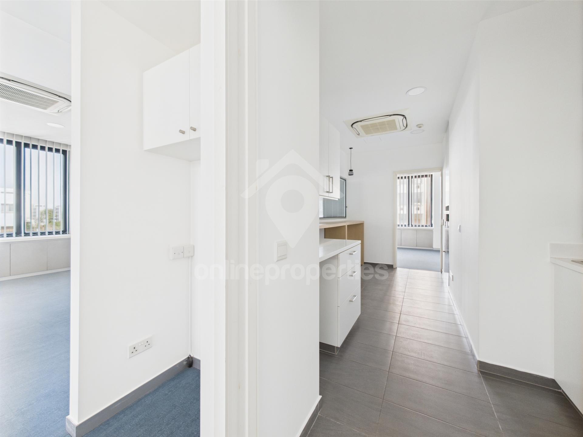 To change image, hover mouse over thumbnails below