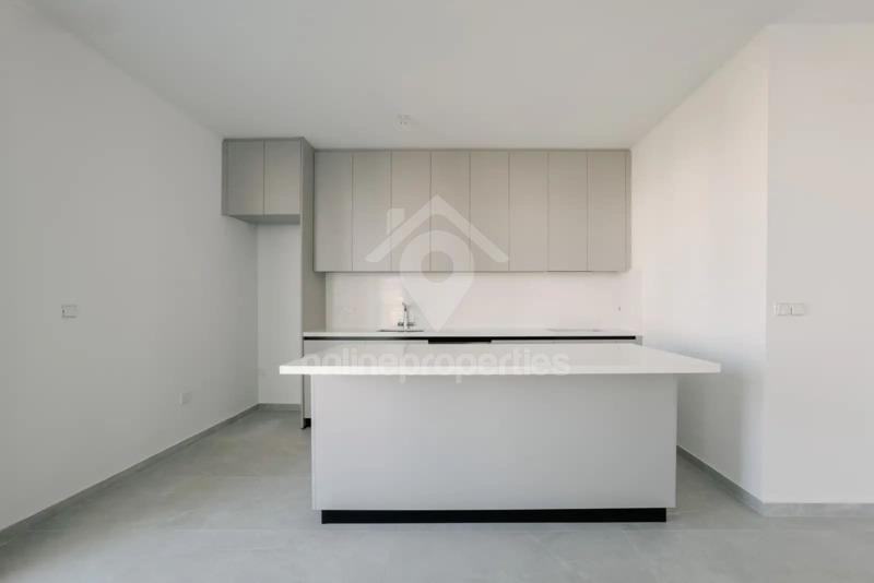 To change image, hover mouse over thumbnails below