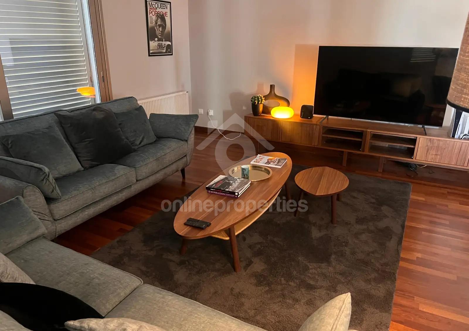 To change image, hover mouse over thumbnails below